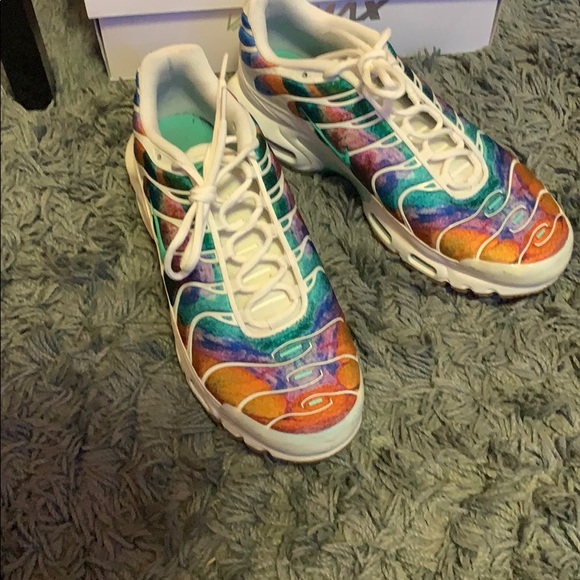 Nike Air Max Plus - Picture 2 of 4